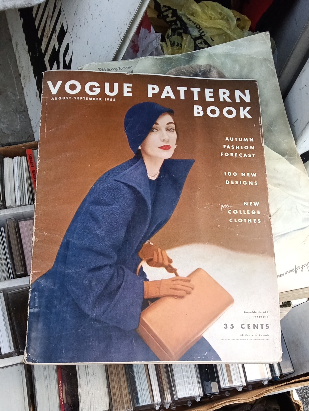 Vogue Pattern Book Magazine Aug-Sept 1952 Issue